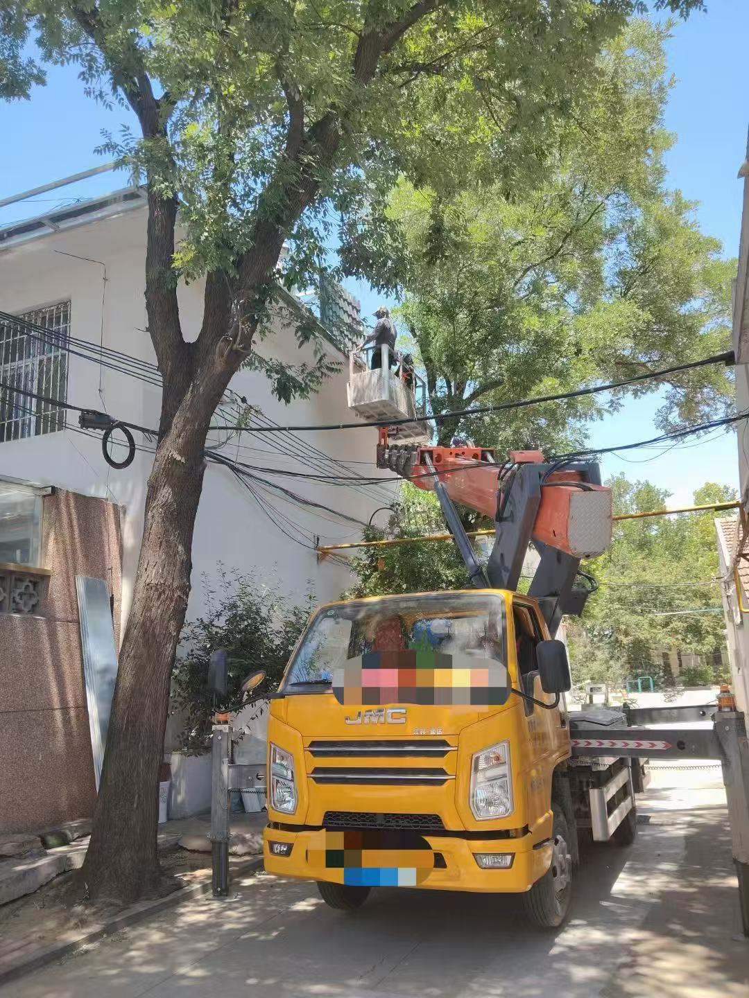 岑溪市高空作业车能吊装重物吗？最大承载多少公斤？